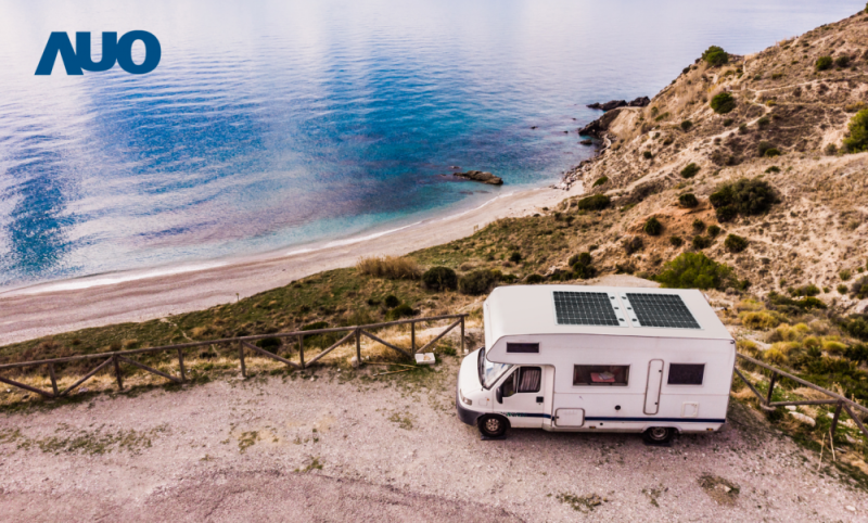 「可撓輕量化太陽光電板SunCurva」使用輕量特殊耐候型複合板取代傳統太陽能板的玻璃前板，不僅降低70%重量，每米平方僅3Kg；具有抗衝擊性能及通過電磁相容性測試，可應用於交通運輸工具，如露營車、遊艇等